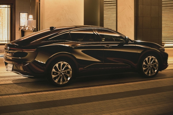 CROSSOVER G“Leather Package”（2.5Lハイブリッド車）