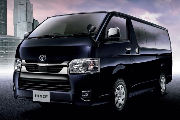 【レンタルポジ入り素材】（左）：特別仕様車スーパーGL“DARK PRIME II”（2WD・2800ディーゼル・標準ボディ）