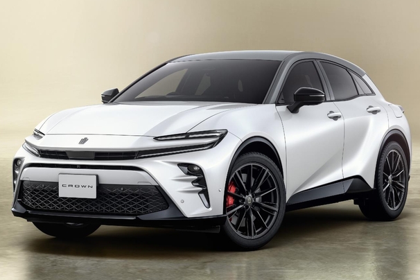 （左）：特別仕様車 SPORT RS “THE 70th” （ベース車両はSPORT RS）