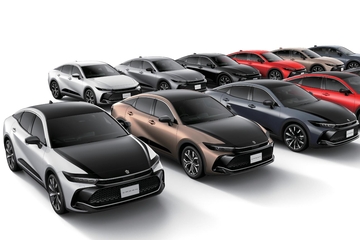 (前列の左から1台目、3〜5台目):CROSSOVER RS(2.4Lターボハイブリッド車)