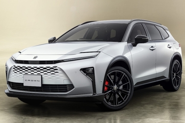 （左）：特別仕様車 ESTATE RS “THE 70th” （ベース車両はESTATE RS）