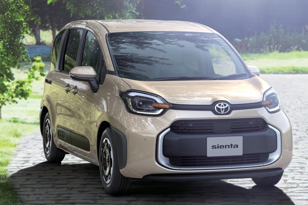 Z（ハイブリッド・2WD・7人乗り）