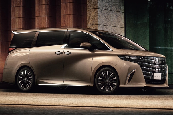 【モデル入り素材】Executive Lounge（ハイブリッド・E-Four）