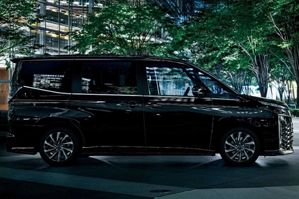 【モデル入り素材】S-Z（ハイブリッド・2WD・7人乗り）