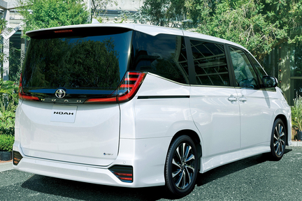 【モデル入り素材】S-Z（ハイブリッド・2WD・7人乗り）