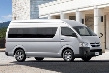 （左）：COMMUTER・2WD・2800ディーゼル・GL