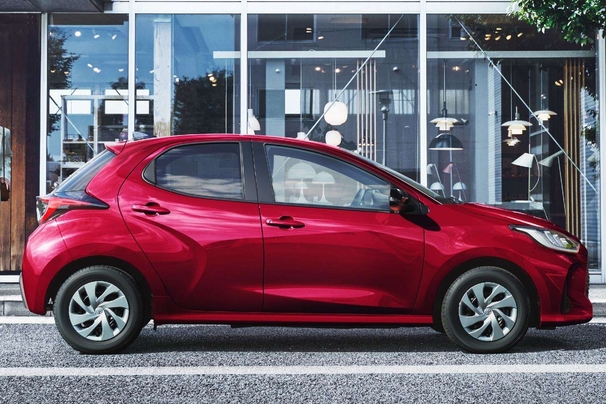 【モデル入り素材】G（ハイブリッド・2WD）