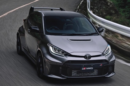 RZ“High performance” + Aero performance package［GR-DAT（8AT・4WD）］