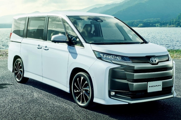 【モデル入り素材】S-Z（ハイブリッド・2WD・7人乗り）