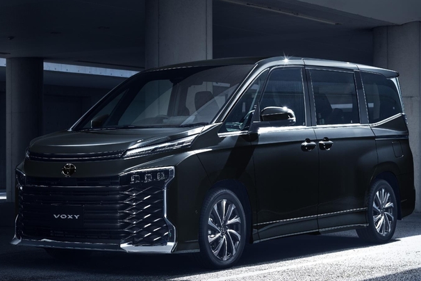 【モデル入り素材】S-Z（ハイブリッド・2WD・7人乗り）