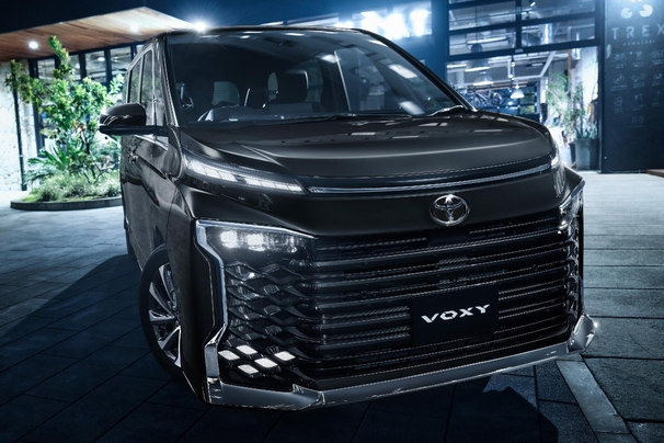 【モデル入り素材】S-Z（ハイブリッド・2WD・7人乗り）