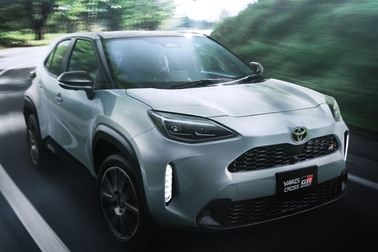 【モデル入り素材】GR SPORT（ハイブリッド・2WD）